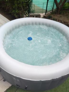 T2 avec piscine et jacuzzi a Grimaud